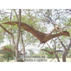 Птерозавр (висит между деревьями)
